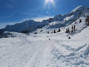 Sulle nevi di San Simone (1700 m) e Baita del Camoscio (1750 m) splende il sole -17febb25- FOTOGALLERY